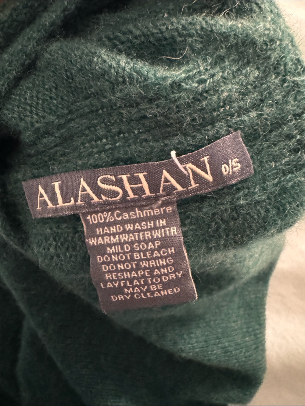 Alashan Women's Dark Green Cashmere poncho